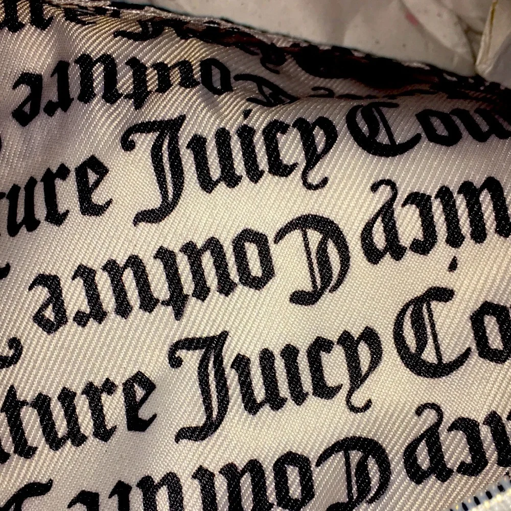 Cute Backpack 👀 - Picture 3 of 4